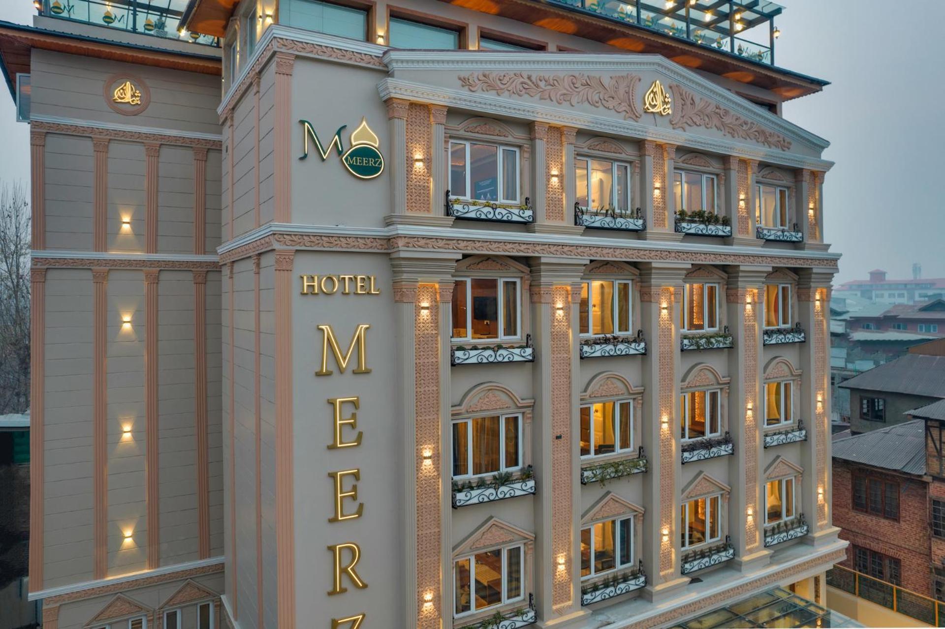 Hotel Meerz Сринагар Экстерьер фото